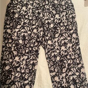 Weekends by Chico’s cropped and lightweight pants. Like new condition, comfy.